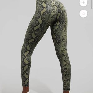 NWT BUFFBUNNY Green Snake leggings